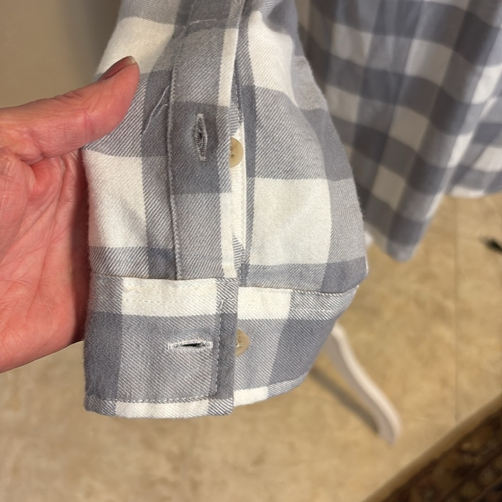 Abercrombie & Fitch Soft Flannel in Gray and White, Size Small, NWT - Picture 6 of 12
